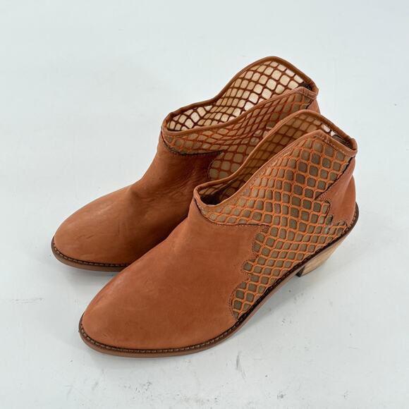 KELSI DAGGER Keenan Leather Mesh Cut Out Ankle Boots 10 NWOT Tan Western Heel - Picture 8 of 8